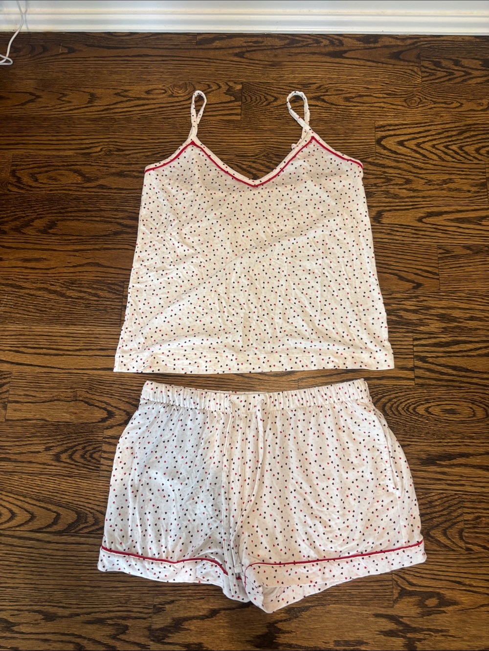 Vineyard Vines Heart Cami & Short Sleep Set with Red Trim. Like New.